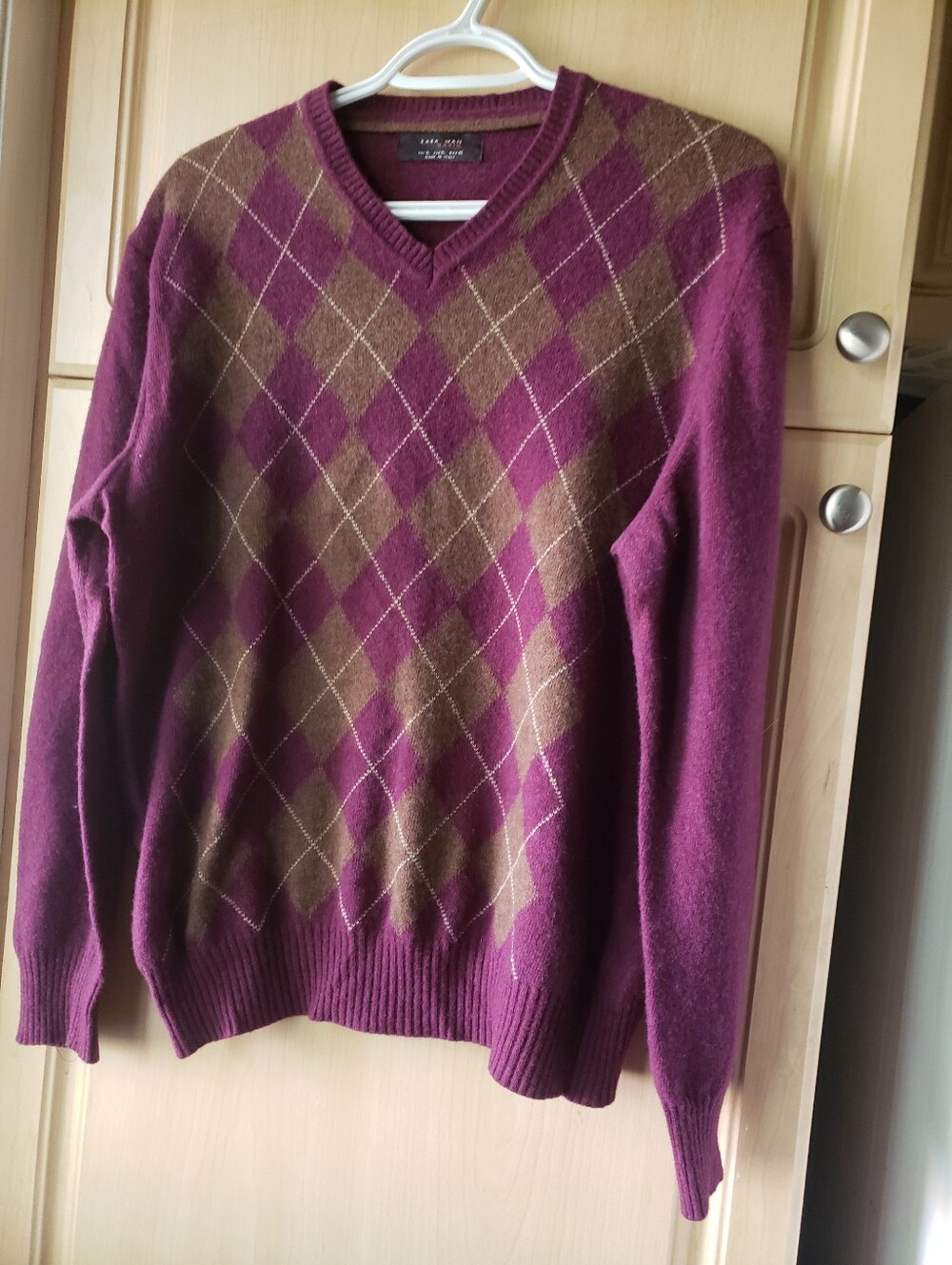 Zara 80% Wool Men's V-Neck Argyle Sweater in Burgundy and Brownzara